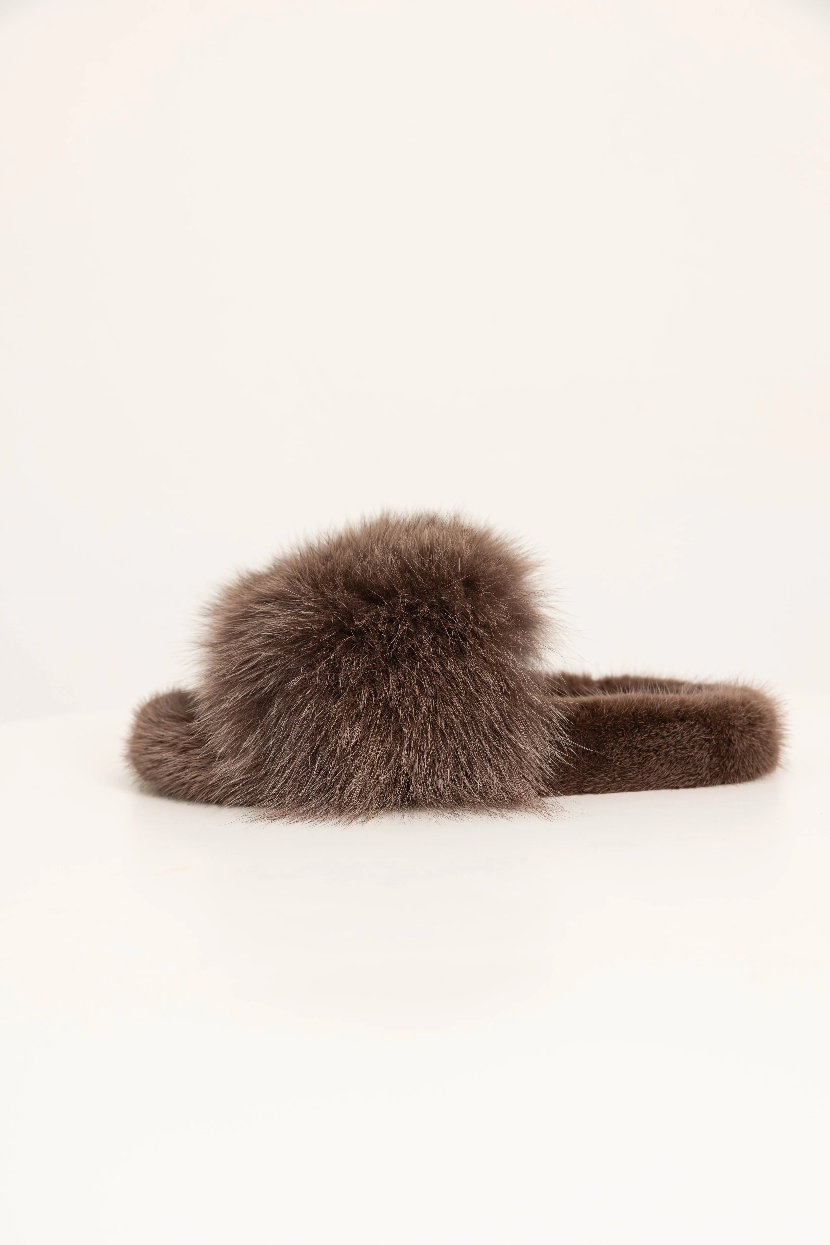 ASPEN - Slipper con fascia in volpe e bordatura in visone (Marrone Cioccolato) - Image 4