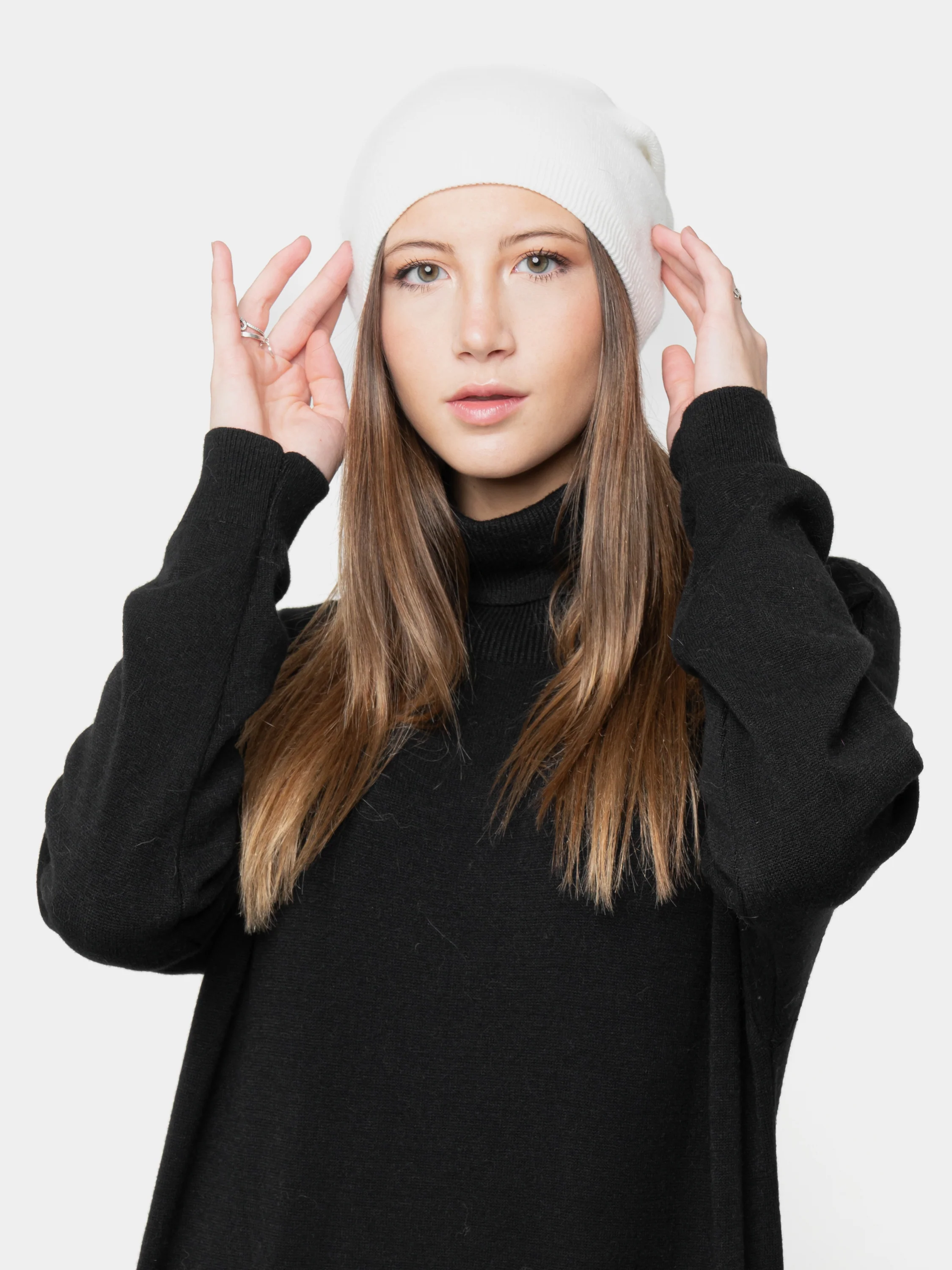 BUDAPEST - Cappello misto cashmere con pompon in volpe (Bianco)