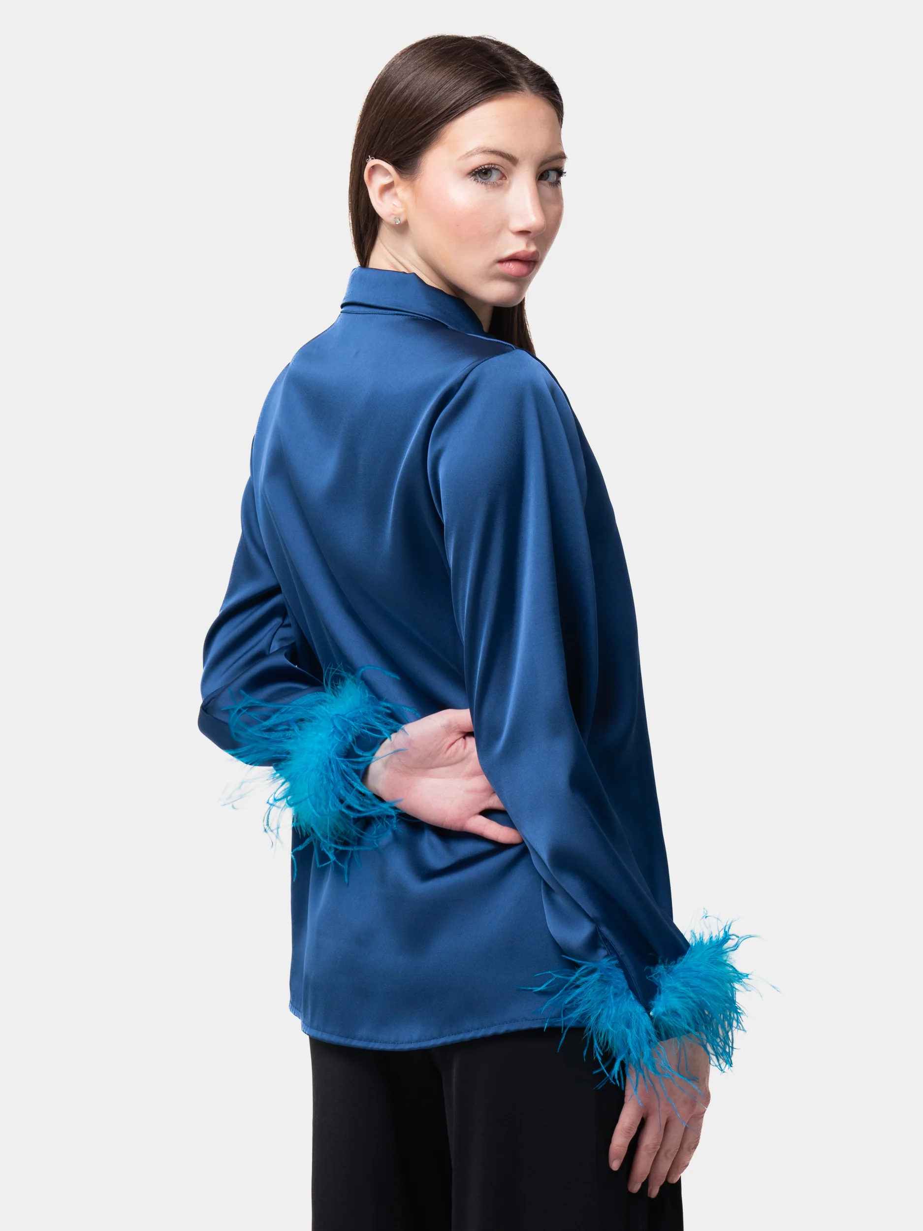 VERONA - Camicia con bordatura su polsi in marabù (Blu) - Image 3