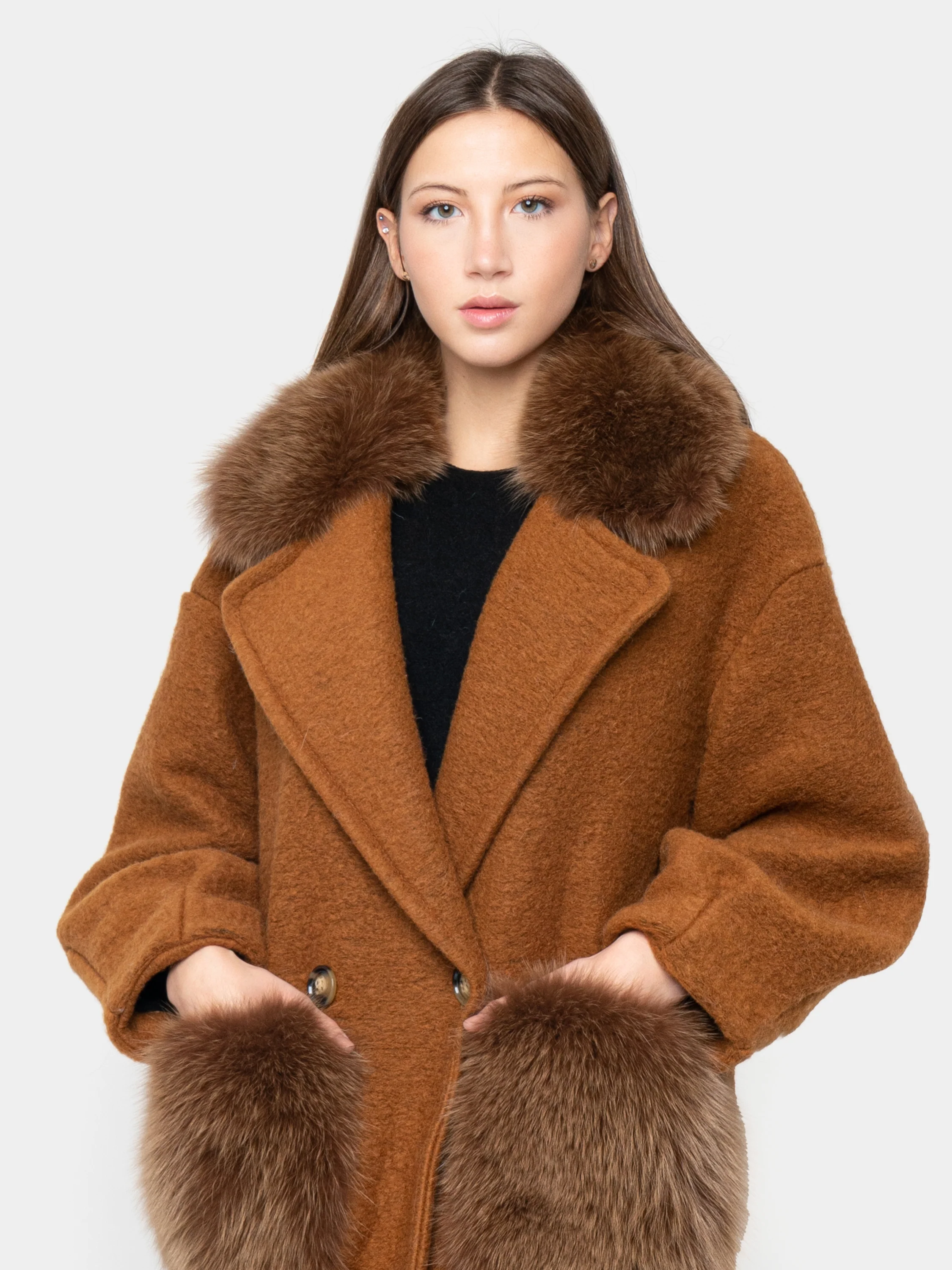 STOCCOLMA - Cappotto con tasche e bordatura collo in volpe (Marrone) - Image 2
