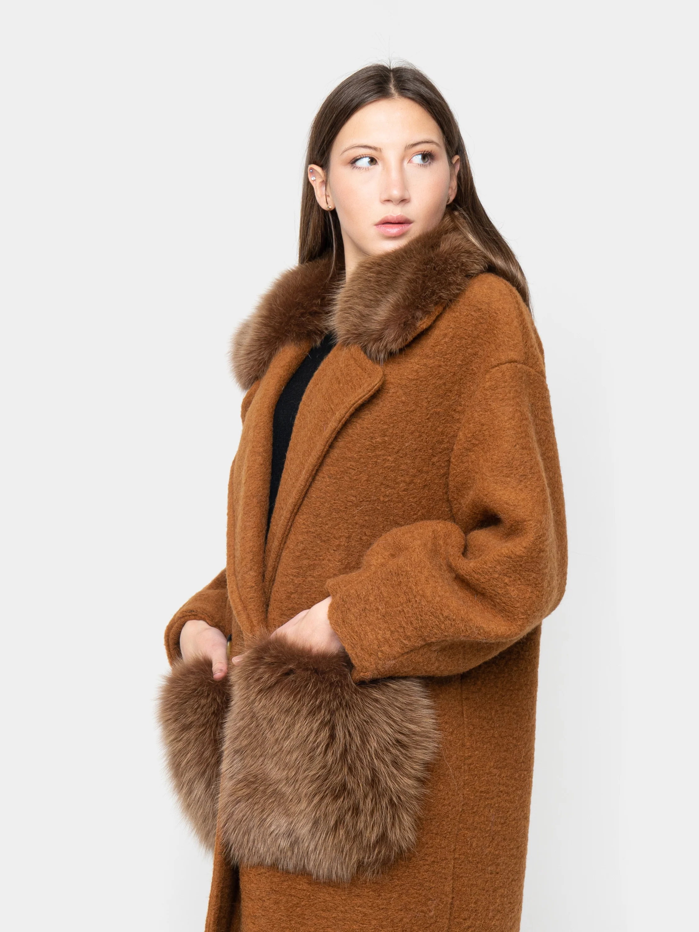STOCCOLMA - Cappotto con tasche e bordatura collo in volpe (Marrone) - Image 5