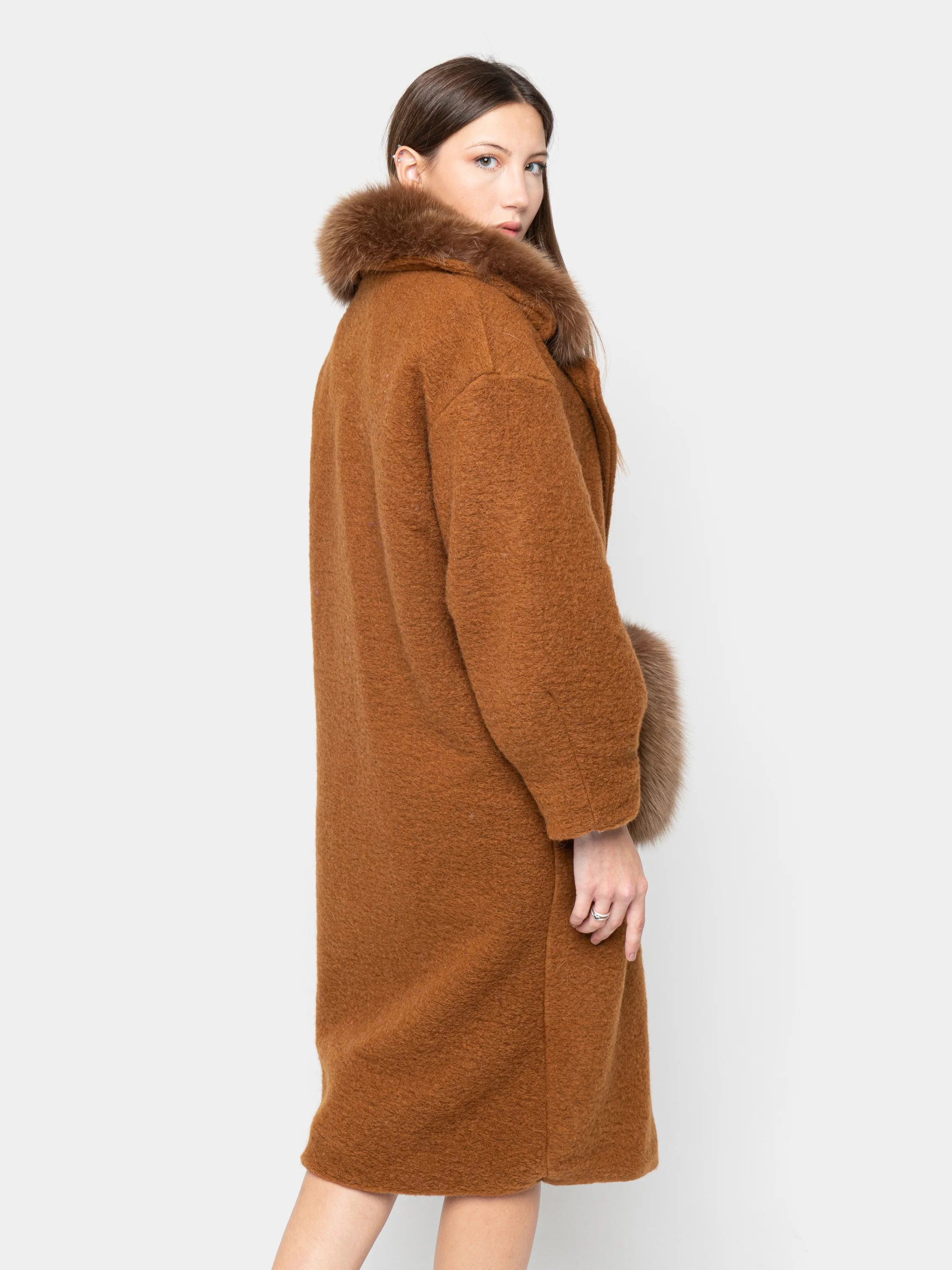 STOCCOLMA - Cappotto con tasche e bordatura collo in volpe (Marrone) - Image 6