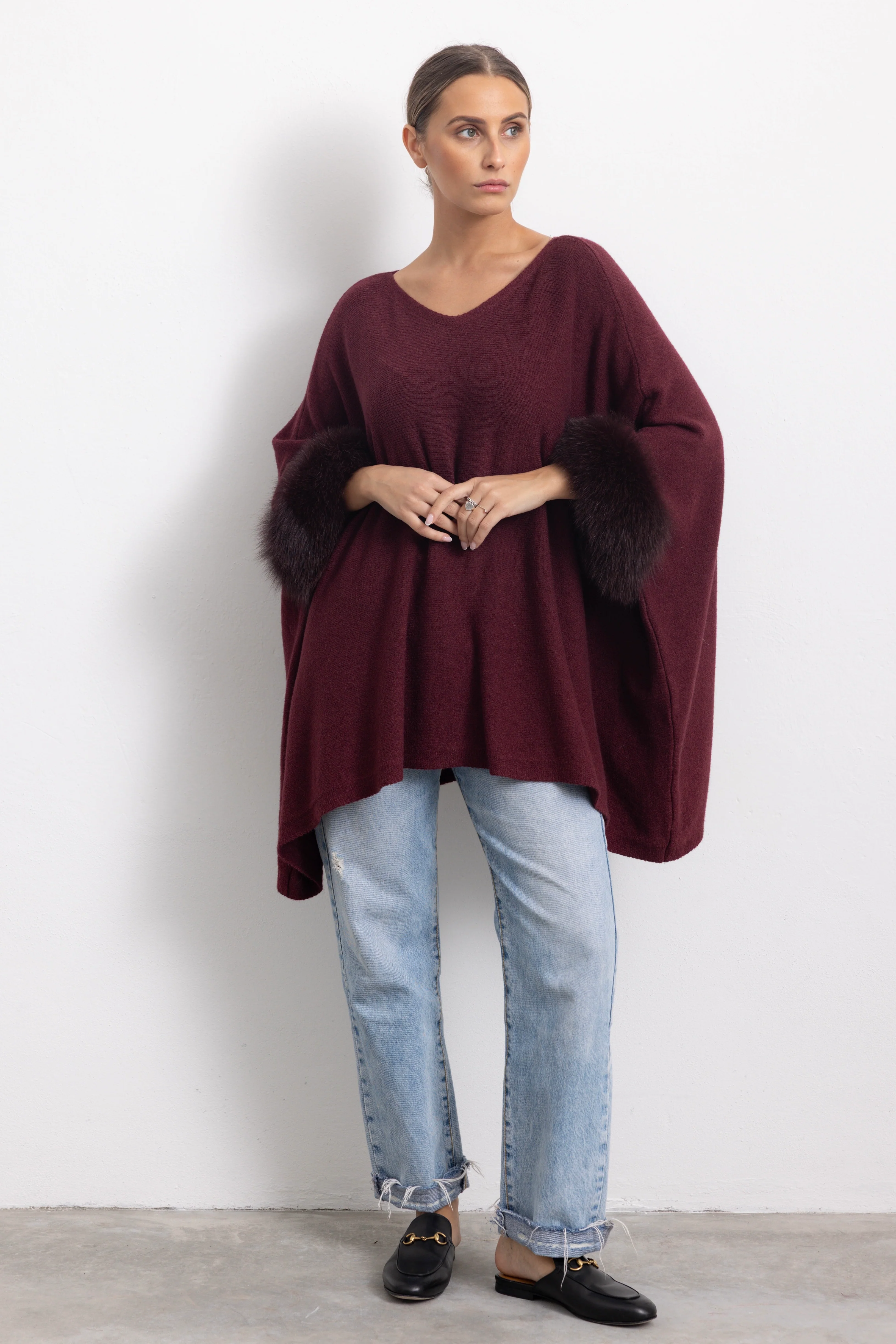 LONDRA - Poncho con polsini in volpe (Bordeaux) - Image 3