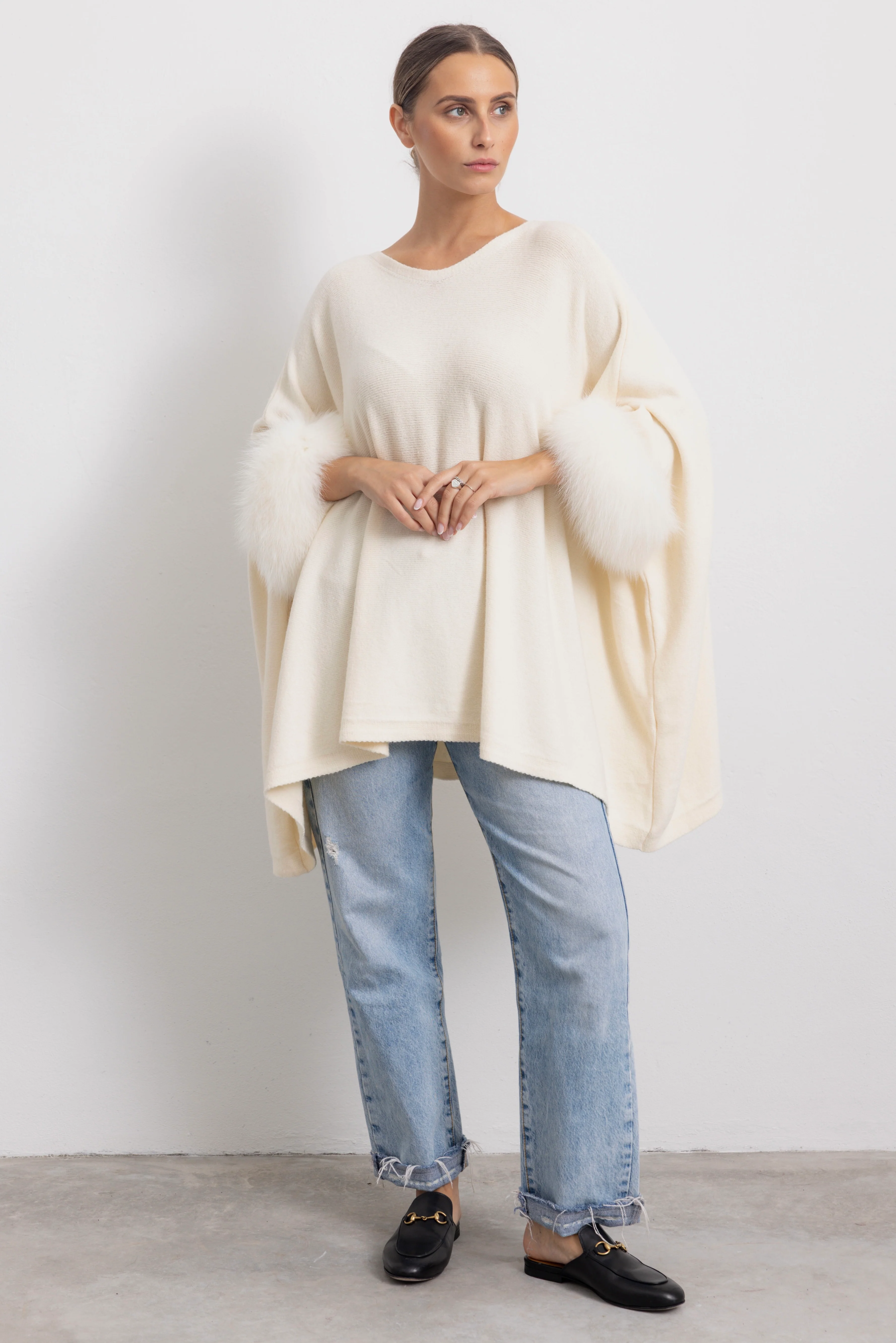 LONDRA - Poncho con polsini in volpe (Burro) - Image 4