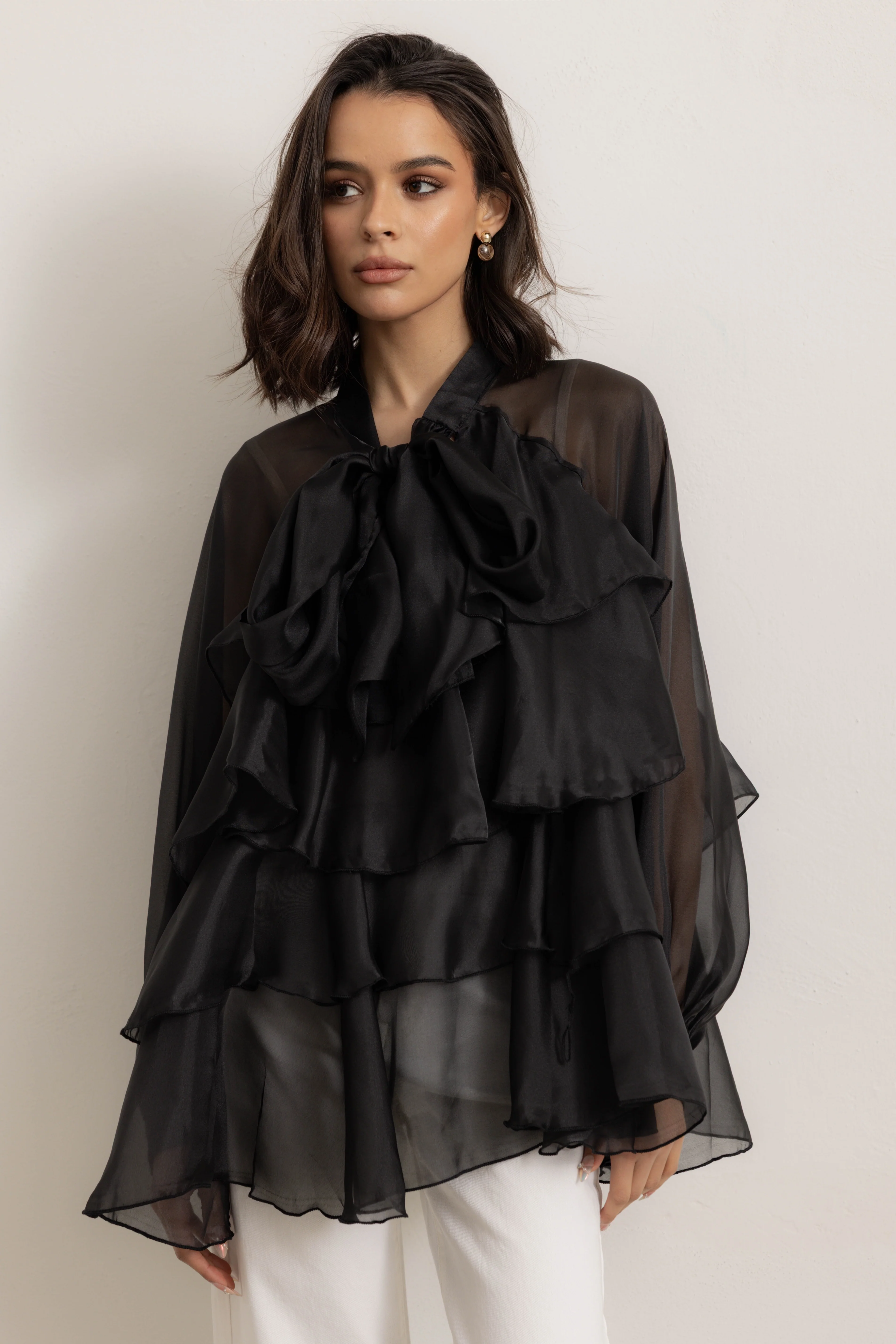 OLIMPIA - Camicia con fiocco e balze (Nero) - Image 3