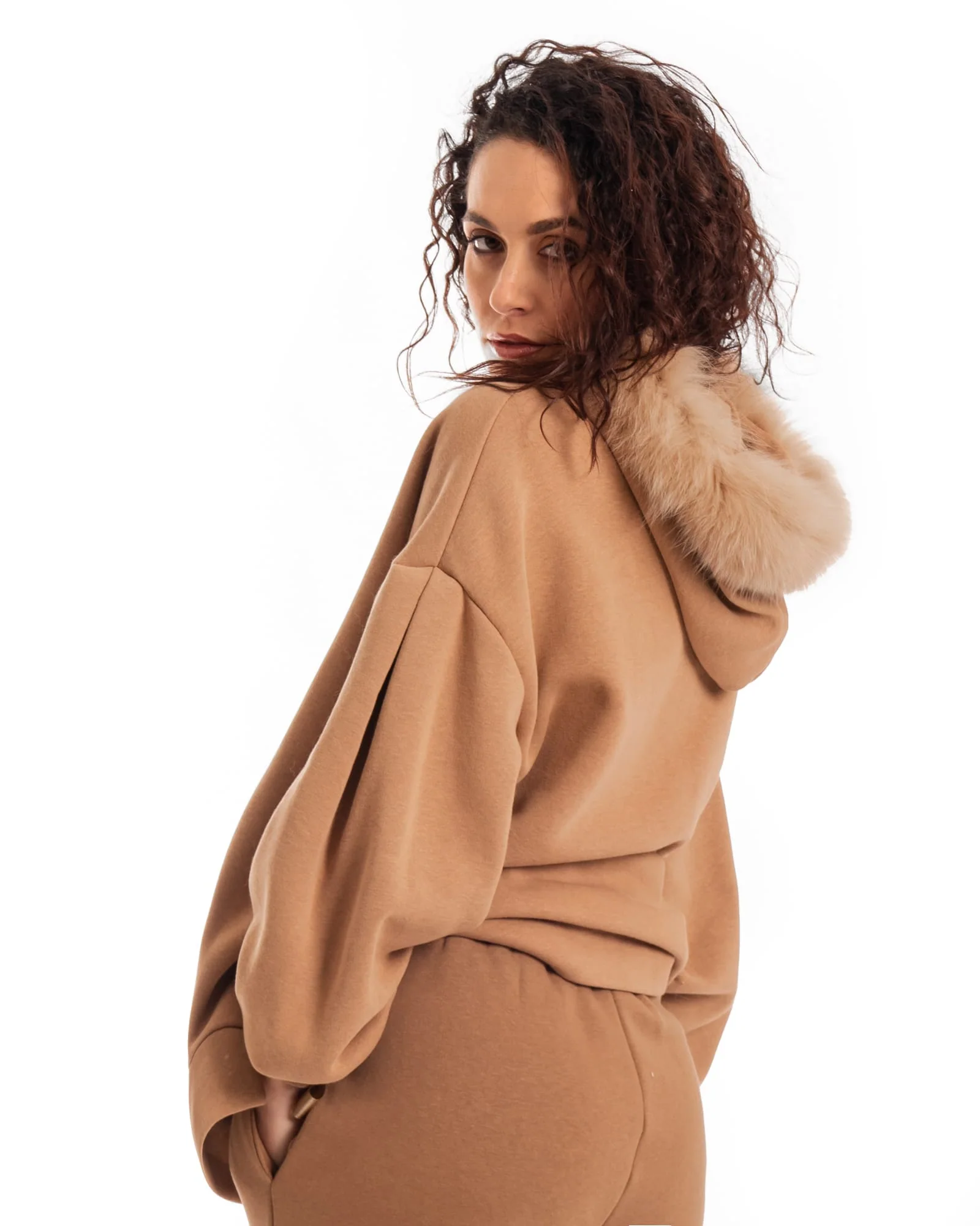 PORTO CERVO - Tuta con bordatura su cappuccio in volpe (Beige) - Image 10